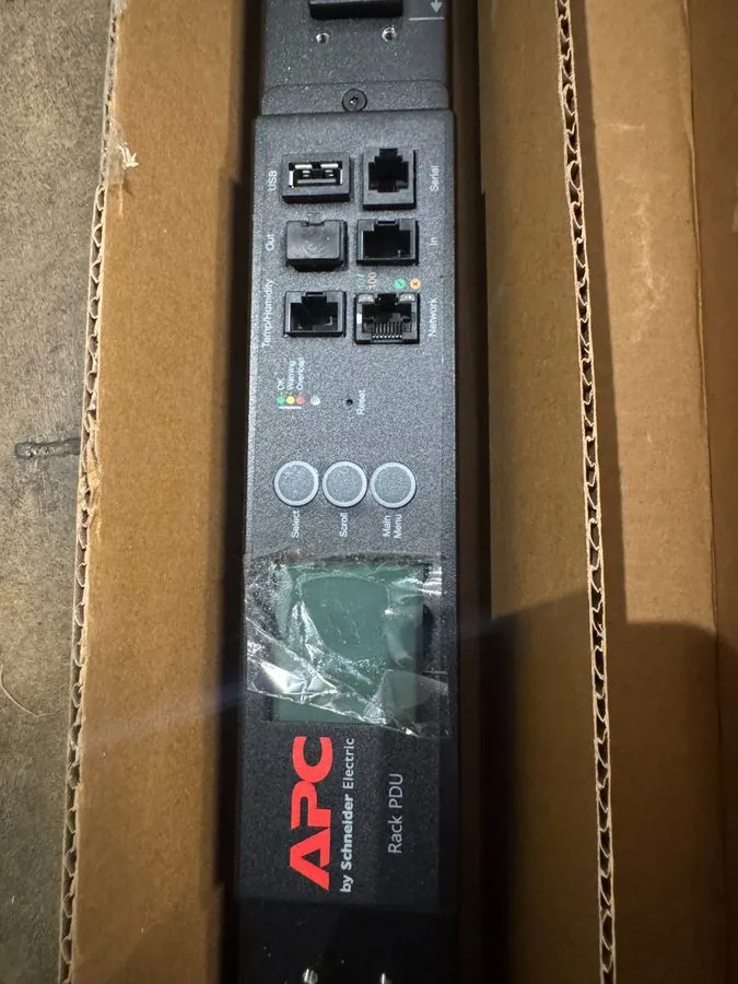 Блок розеток PDU APC AP8862 APC NetShelter Metered Rack PDU, 2G, 0U, 20A,120/208 — фото лота 2