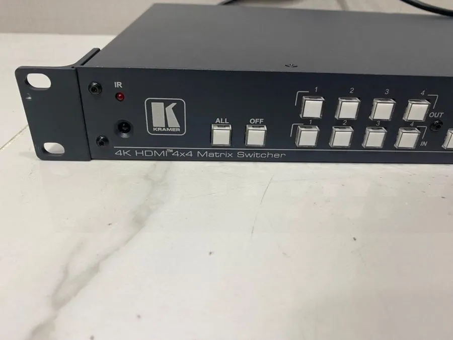 Матричный коммутатор Kramer VS-44H2A 4x4 4K HDR HDMI 2.0 Matrix Switcher with Au