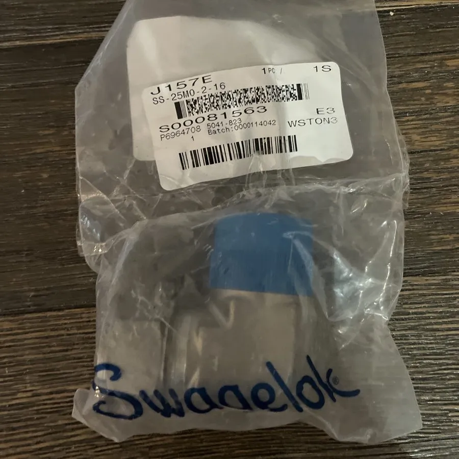 Фитинг Swagelok SS-25M0-2-16 Stainless Steel Swagelok Tube Fitting FNSP