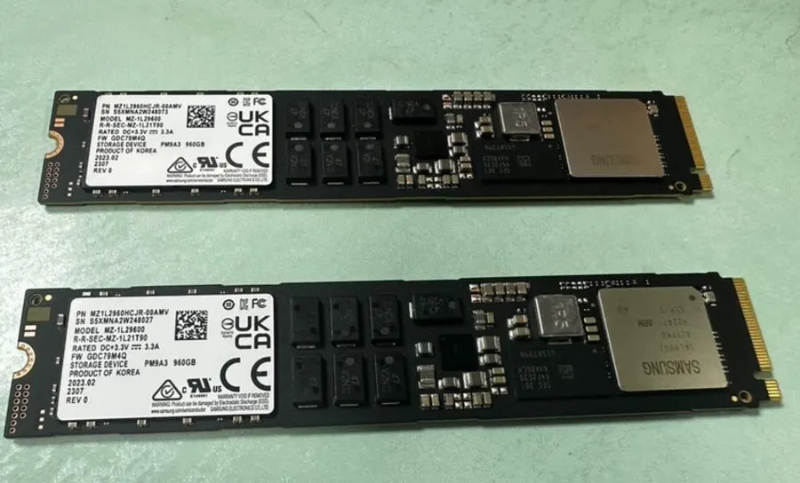 SSD-накопитель Samsung PM9A3 960GB MZ1L2960HCJR-00AWV NVMe PCIe Gen4 x4 M.2 2211