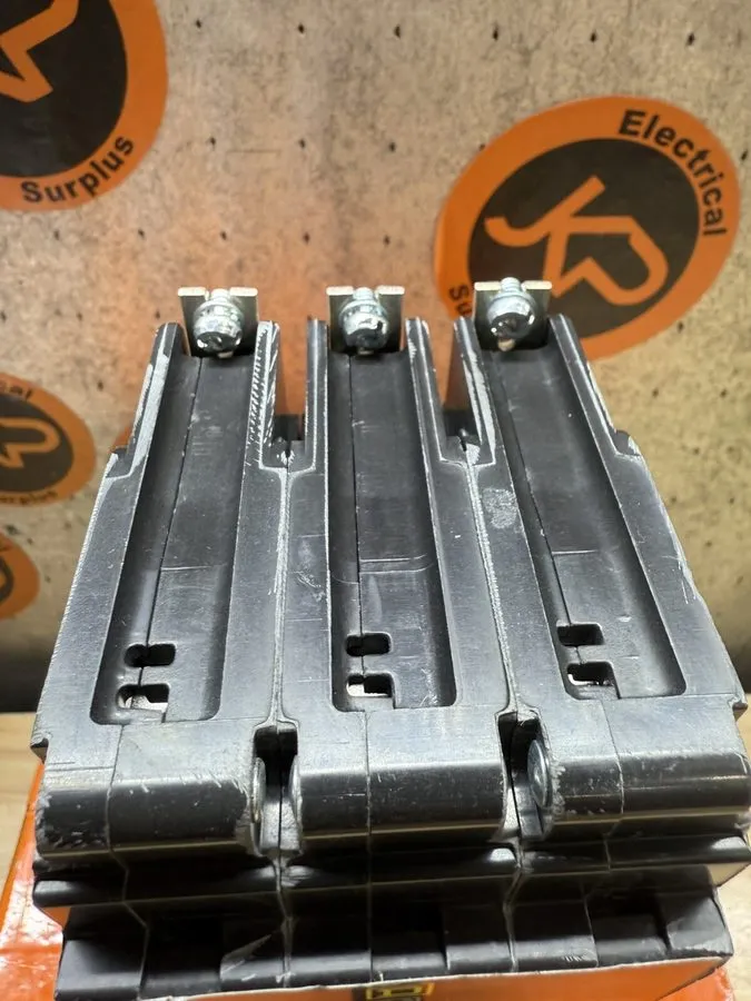 Автоматический выключатель Square D EGB34030 30 amp 35kA@480v Bolt on EGB Circui