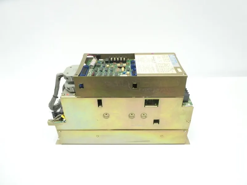 Сервопривод Yaskawa CACR-SR03TZ6SME Servopack