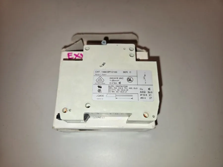 Автоматический выключатель Allen Bradley 1492-SP1C100 Ser C 10 AMP Circuit Break