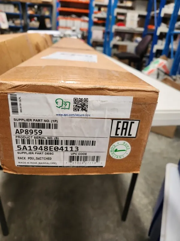 Блок розеток PDU APC Rack PDU 2G Switched Zero U 20A/208V Surge Protector AP8959