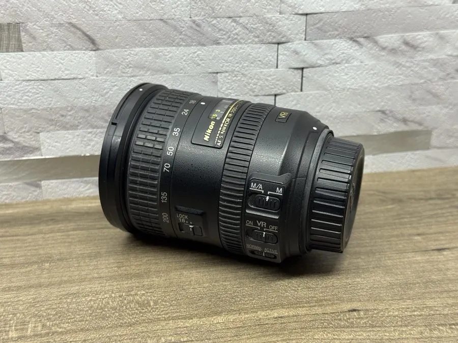 Объектив Nikon AF-S DX NIKKOR 18-140mm f / 3.5-5.6G ED VR AFSDXVR18-140G