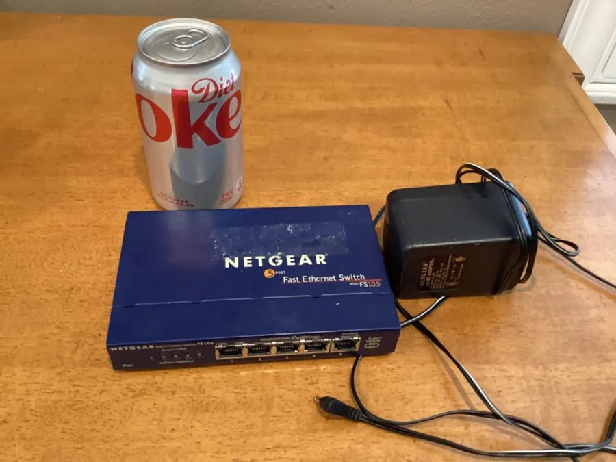 Коммутатор Netgear ProSafe FS105 V3 5-Ports External Desktop Switch Only