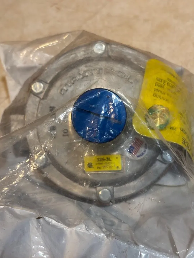 Трубопроводная арматура 325-3L Maxitrol 1/2" Pressure Regulator 2 PSIG Class I, 