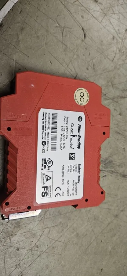 Реле безопасности Allen-Bradley 440R-S12R2 Safety Relay