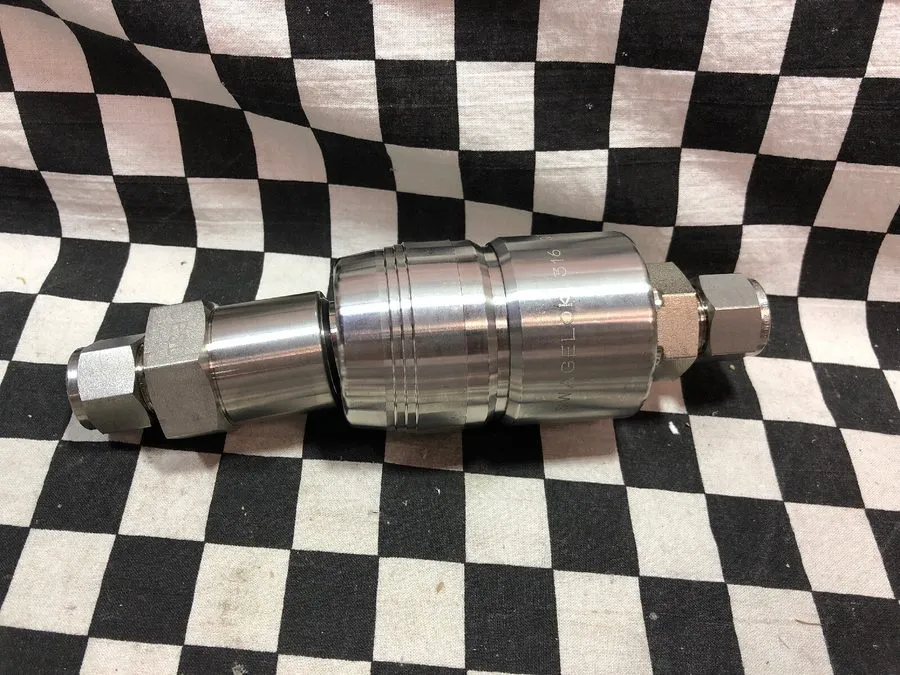 Трубопроводная арматура Swagelok SS-QTM8-D-810 Sealed Quick Connect Stem with Va