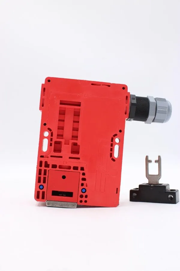 Реле безопасности Allen Bradley TLS2-GD2 Guardmaster Safety Switch 440G-T27177 /