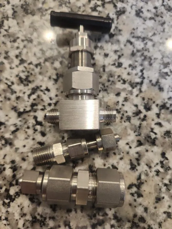 Клапан Swagelok SS-6NBS6-G Severe Service Union Bonnet Needle Valve — фото лота 2
