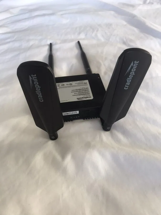 Маршрутизатор Cradlepoint IBR600B-LP4 LTE Wireless Router