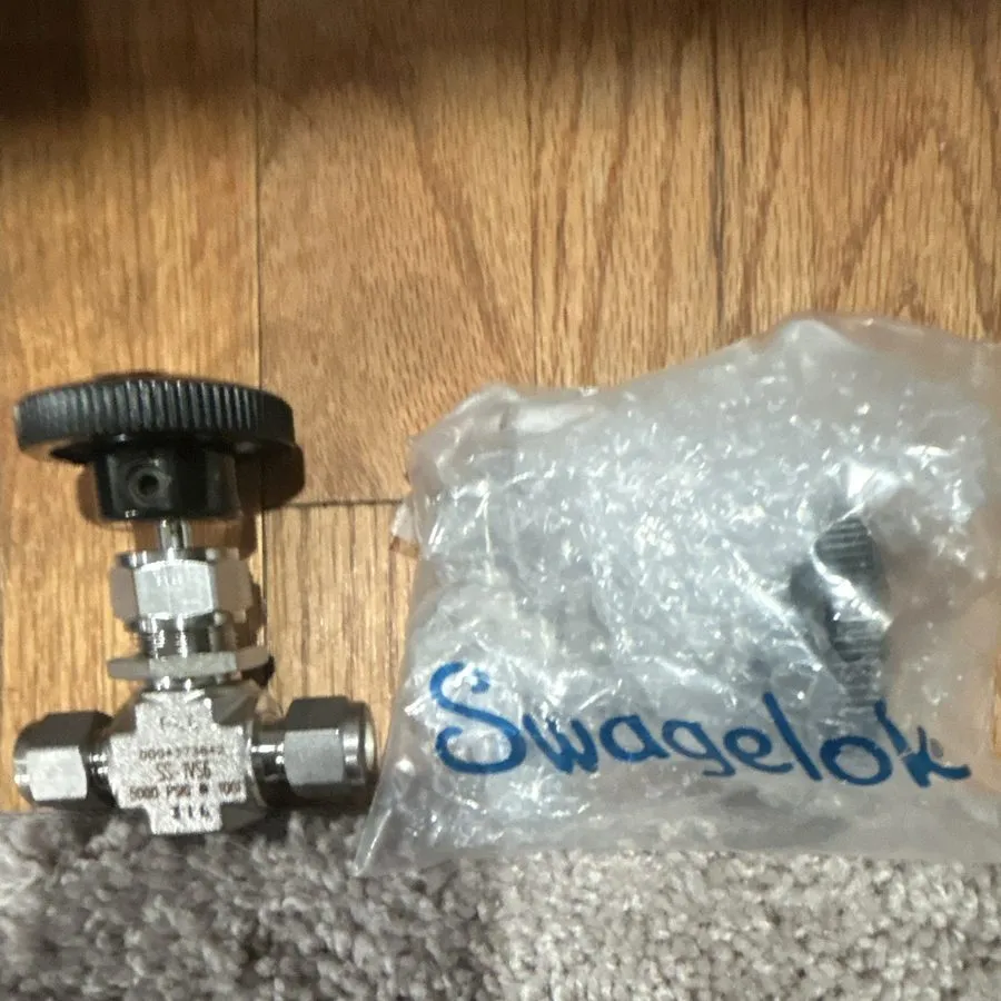 Клапан Swagelok SS-1VS6 Stainless Steel Integral Bonnet Needle Valve FNSP