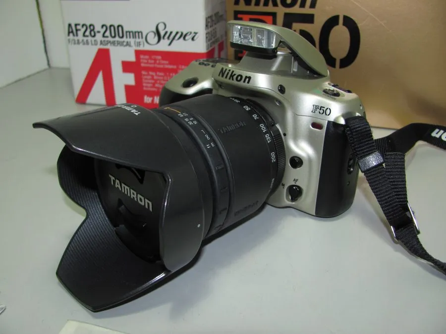 Объектив Nikon N60 35MM SLR Film Camera W Tamron 28-200 Lens, Parts