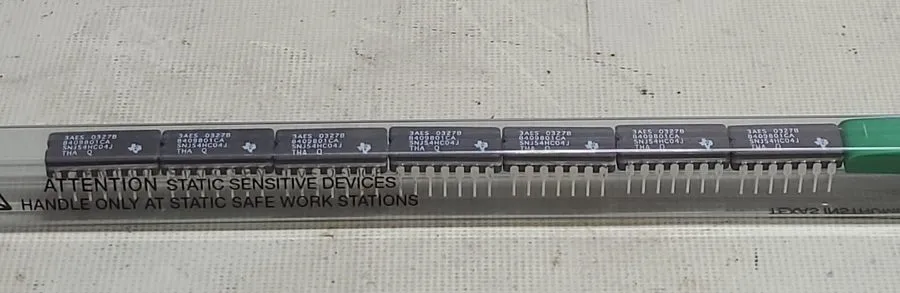 Микросхема Texas Instruments SNJ54HC04J IC, quantity of 7 — фото лота 2