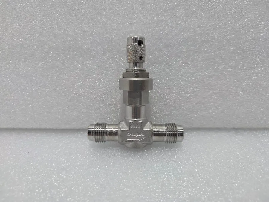 Клапан SWAGELOK SS-4MG-VCR MEDIUM FLOW METERING VALVE 0004671472
