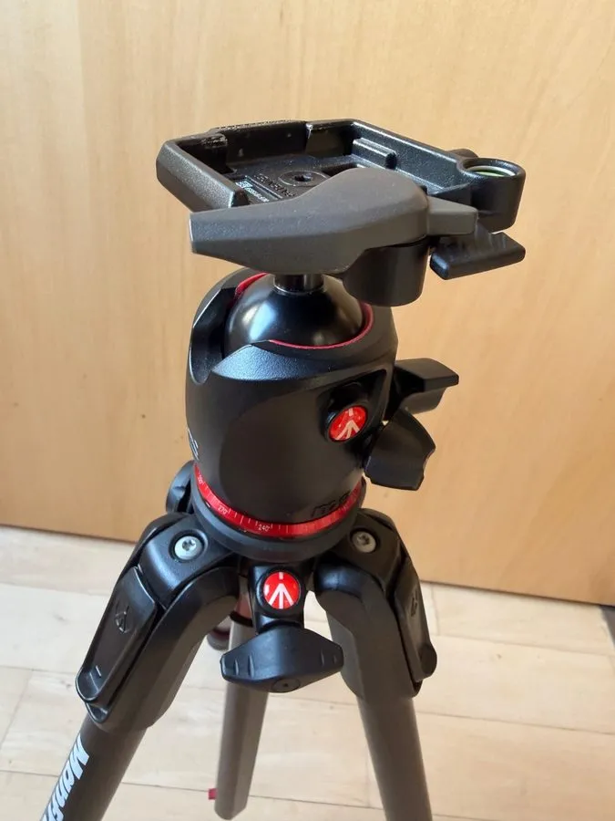 Оборудование видеонаблюдения Manfrotto 190 Go! Carbon Fiber 4-Section Tripod & M — фото лота 2