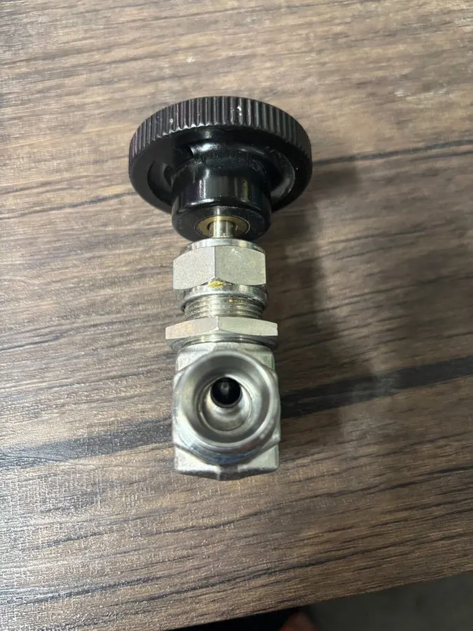 Клапан Swagelok 1/2" Integral Bonnet Needle Valve Vee Stem (SS-1VS8)