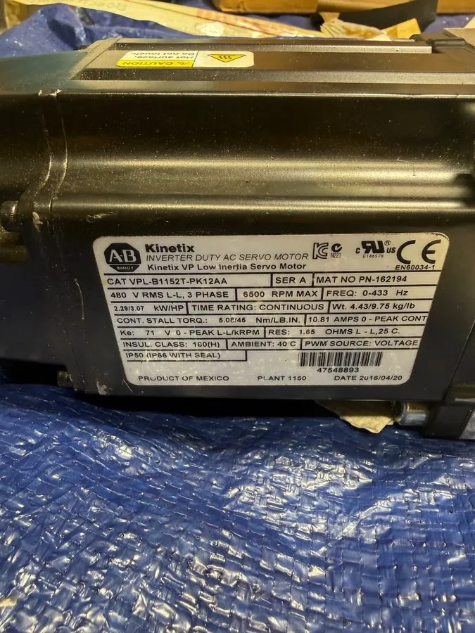 Серводвигатель Allen Bradley VPL-B1152T-PK12AA Kinetix Low Inertia Servo Motor — фото лота 1