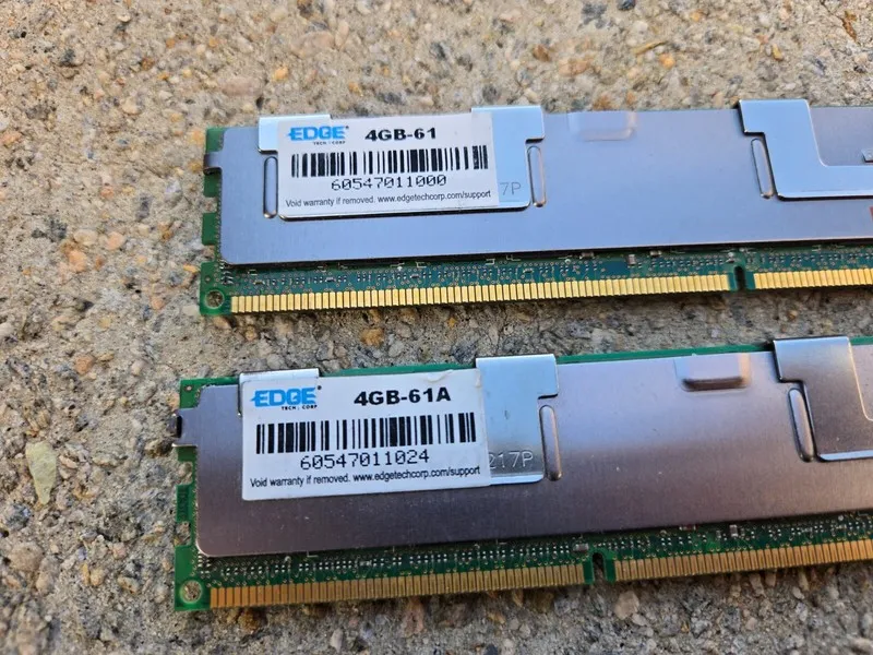 Модуль памяти Hynix HMT151R7AFP4C-H9 4GB PC3-10600R-9-10-E1 DDR3 ECC Server RAM