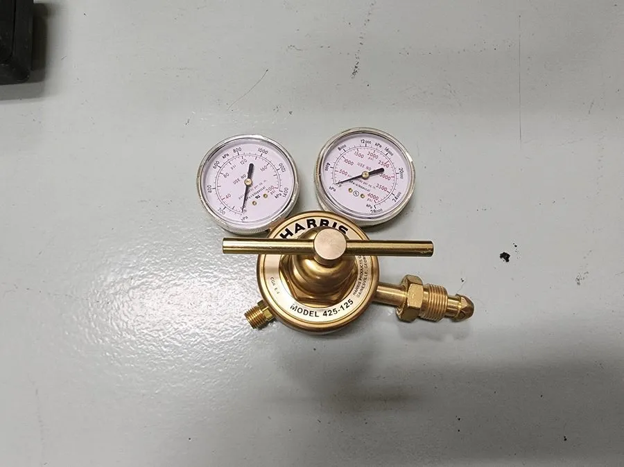 Трубопроводная арматура Helium / Nitrogen / Argon Gas Regulator Harris Model 425