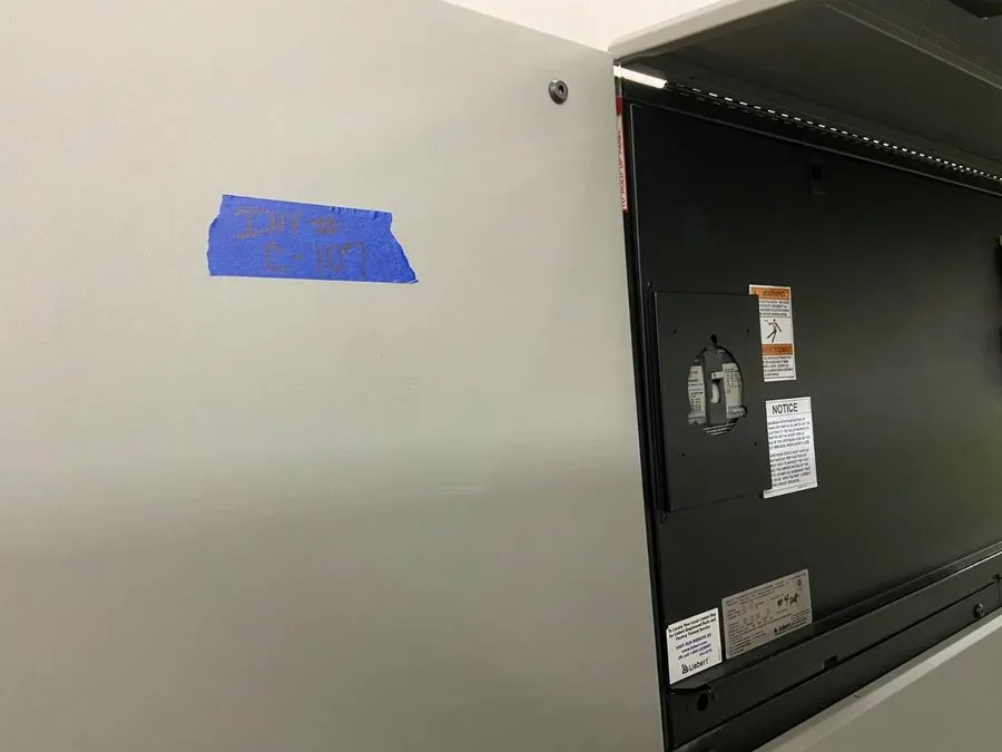 Увлажнитель воздуха Liebert DX Downflow 20 ton AC unit DS070AMA0E1012S 460Volt w