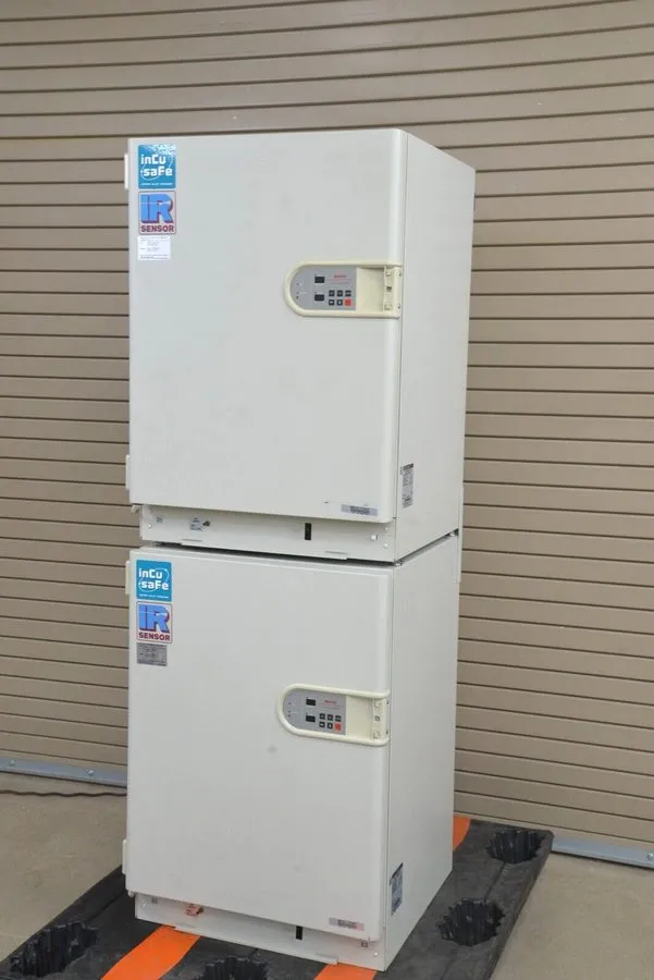 Инкубатор Sanyo Model MCO-17AIC CO2 Direct Heat Laboratory Incubator — фото лота 1