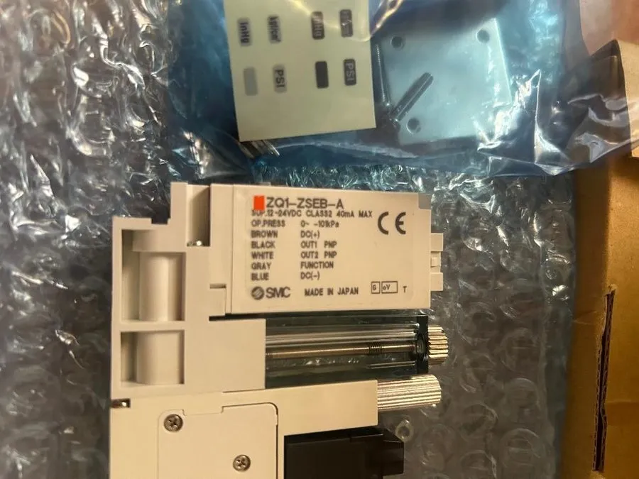 Вакуумный эжектор SMC ZQ1101U-K15L0-EB VACUUM EJECTOR WITH ZQ1-ZSEB-A