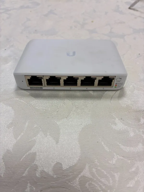 Коммутатор Ubiquiti Networks USW-Flex-Mini-5 Compact 5-Port Gigabit Switch Ether — фото лота 1