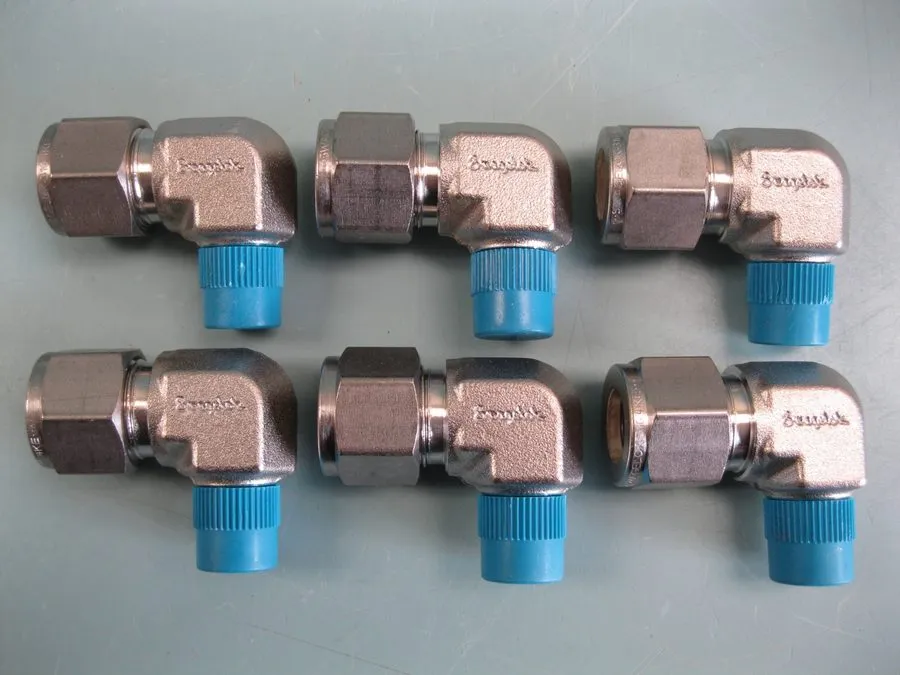 Фитинг Swagelok SS-810-2-4 Tube Fitting Male Elbow 1/2" OD x 1/4" Male NPT