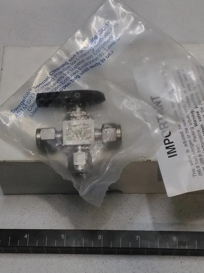 Клапан Swagelok SS-42XS4-1466 3 Way Ball Valve 0.35" CV 1/4" Tube Fitting
