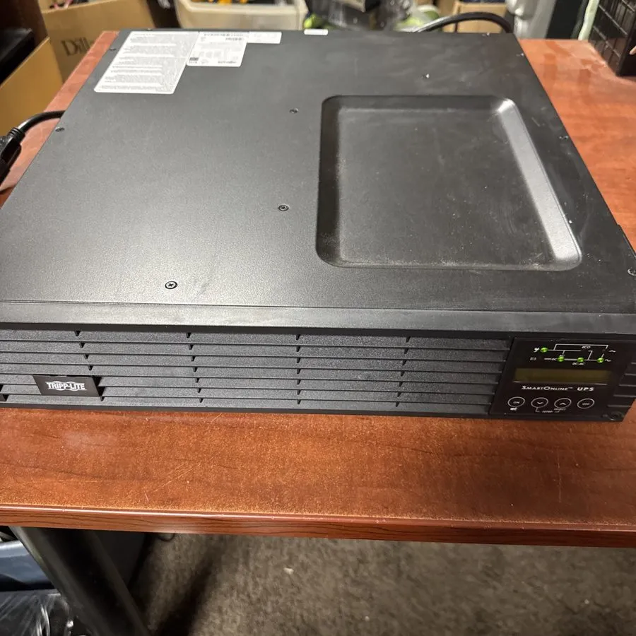Стойка/шкаф TrippLite 1500VA 1350W 120V Double-Conversion UPS (SU1500RTXLCD2U)