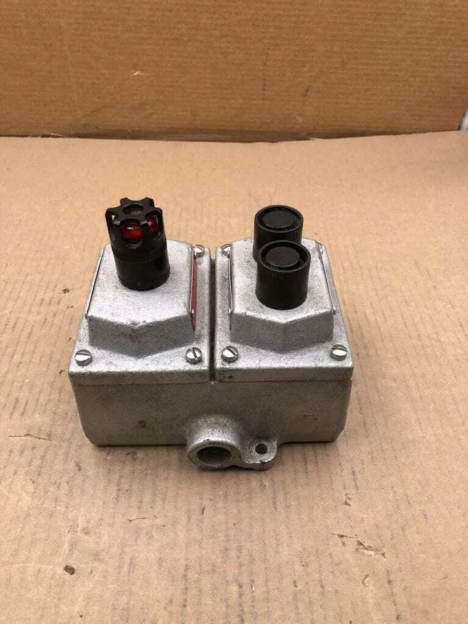 Монтажный шкаф Cooper Crouse-Hinds EDSC22471J1 Explosion Proof Led Push Button E