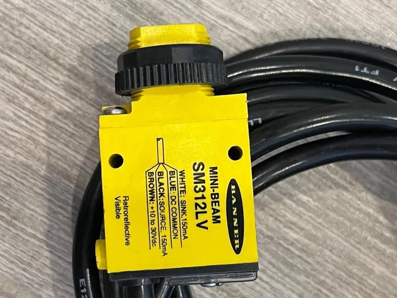 Фотоэлектрический датчик BANNER SM312LV MINI BEAM PHOTOELECTRIC SENSOR 10-30VDC — фото лота 1