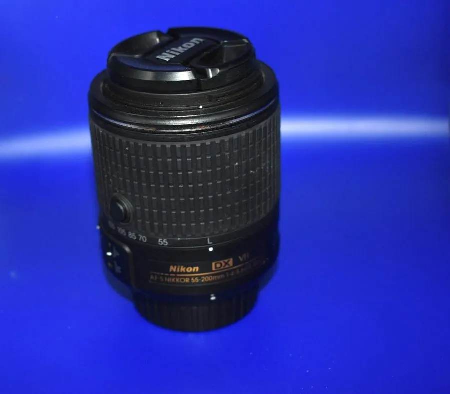 Объектив Nikon D3000 10.2MP DSLR Camera w/ AF-S Nikkor ED 55-200mm 4-5.6G Lens