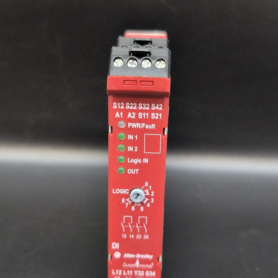 Реле безопасности Allen Bradley 440R-D22R2 Safety Relay GuardMaster GSR DI 24VDC