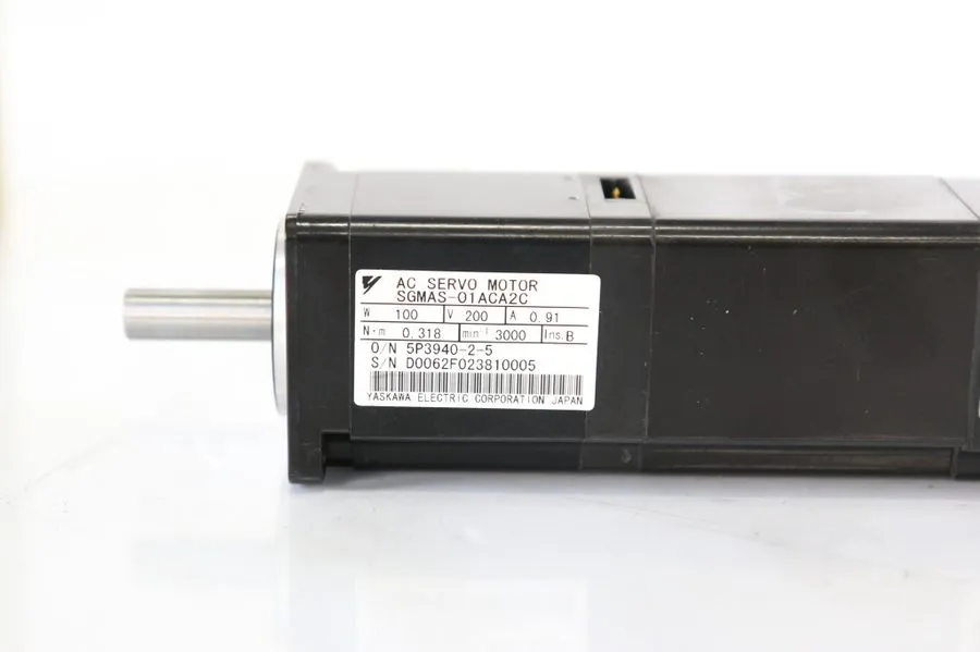 Сервопривод Yaskawa 100W Servopack SGDS-01A01A AC Servo Drive