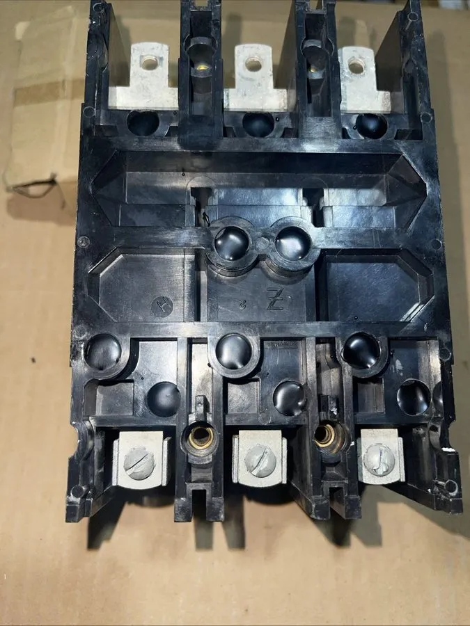 Автоматический выключатель FS340040A Cutler-Hammer Type FS Circuit Breaker 3 Pol — фото лота 2