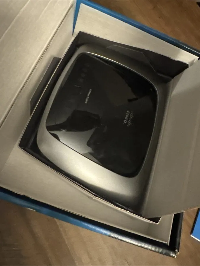 Маршрутизатор Cisco Linksys E2000 Wireless N Router 300 Mbps 4-Port Gigabit