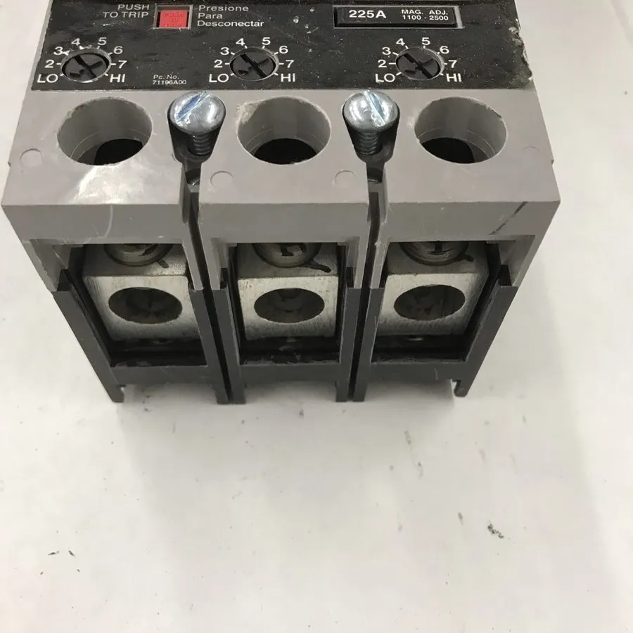 Автоматический выключатель SIEMENS SENTRON BREAKER HFXD63B225 225 AMP 600 VAC 3-
