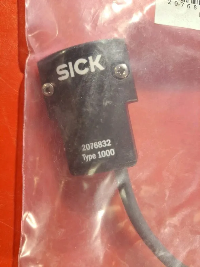 Световая завеса Sick 2076832 deTec Type 1000 Safety Light Curtain System Plug, S — фото лота 1
