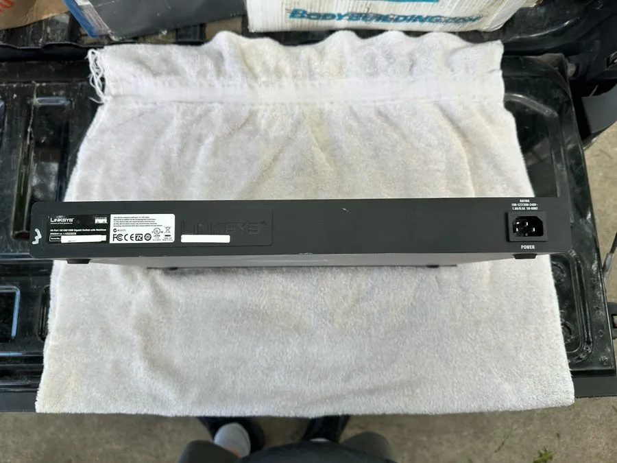 Коммутатор Linksys SRW2024 24 Port 10/100/1000 Gigabit Ethernet Network Switch