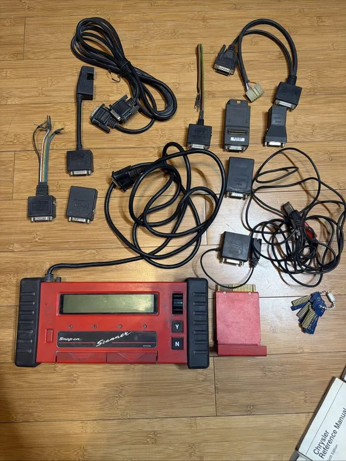 Диагностический сканер Snap-on MT2500 Scanner Modules, Adapters, Personality Key — фото лота 1