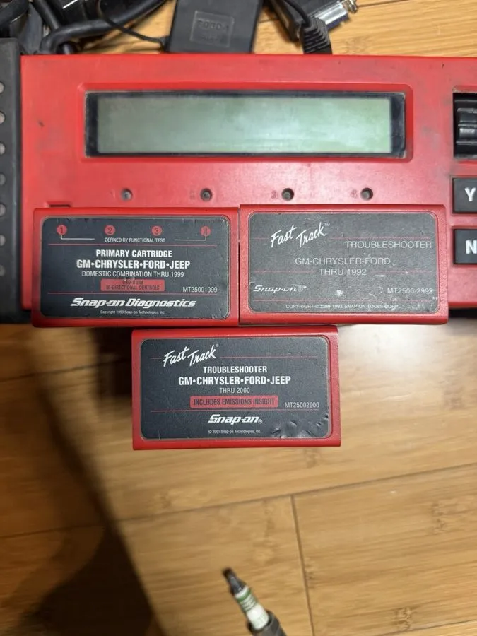 Диагностический сканер Snap-on MT2500 Scanner Modules, Adapters, Personality Key — фото лота 2