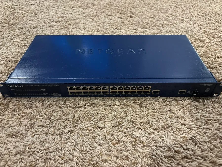 Коммутатор NetGear ProSafe FS726T 24-Port Smart Switch