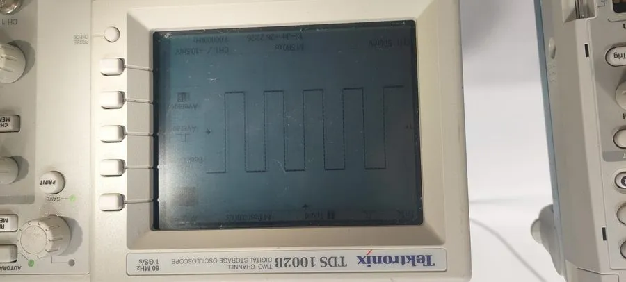Осциллограф Tektronix TDS1002B 60MHz 2 Channel 1 GS/s Oscilloscope (Needs Calibr