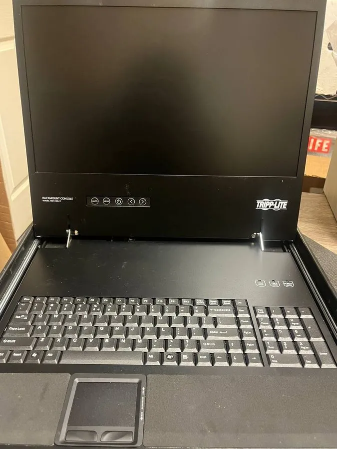 Дисплей Tripp Lite B021-000-17 Rackmount Console