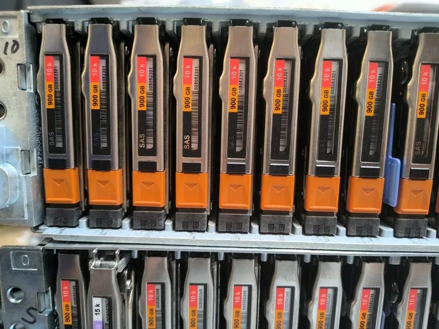 Жёсткий диск EMC 005050349 900GB 10K 6Gbps 2.5" SAS HDD VX-2S10-900 V4-2S10-900  — фото лота 1