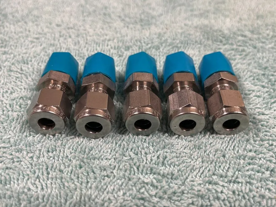 Разъём SWAGELOK SS-400-1-4 SS CONNECTOR FITTING, 1/4" TUBE x 1/4" MNPT MALE