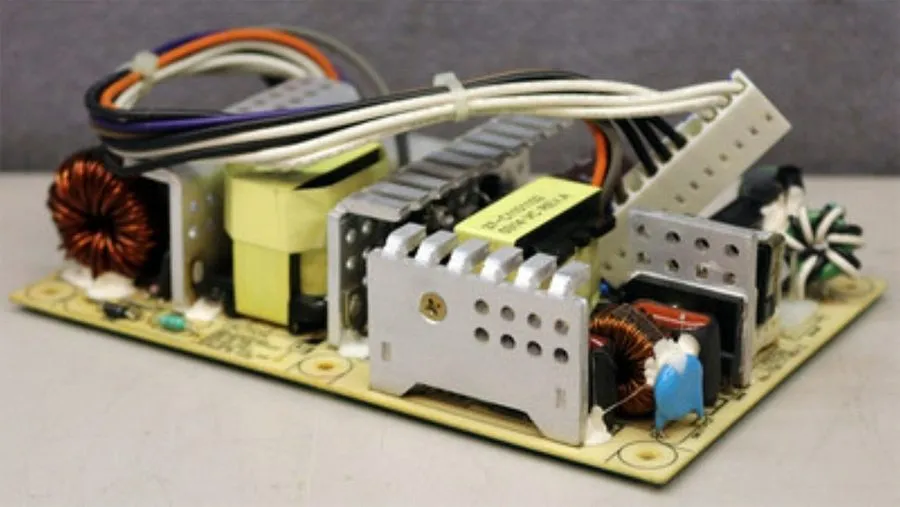Маршрутизатор CISCO VG224 NETWORK ROUTER SWITCH 102W POWER SUPPLY Working